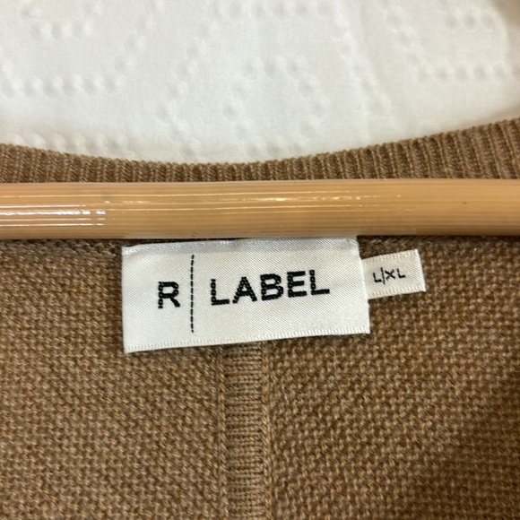 R Label The Reset V Neck Cashmere Poncho Tee - Picture 4 of 7